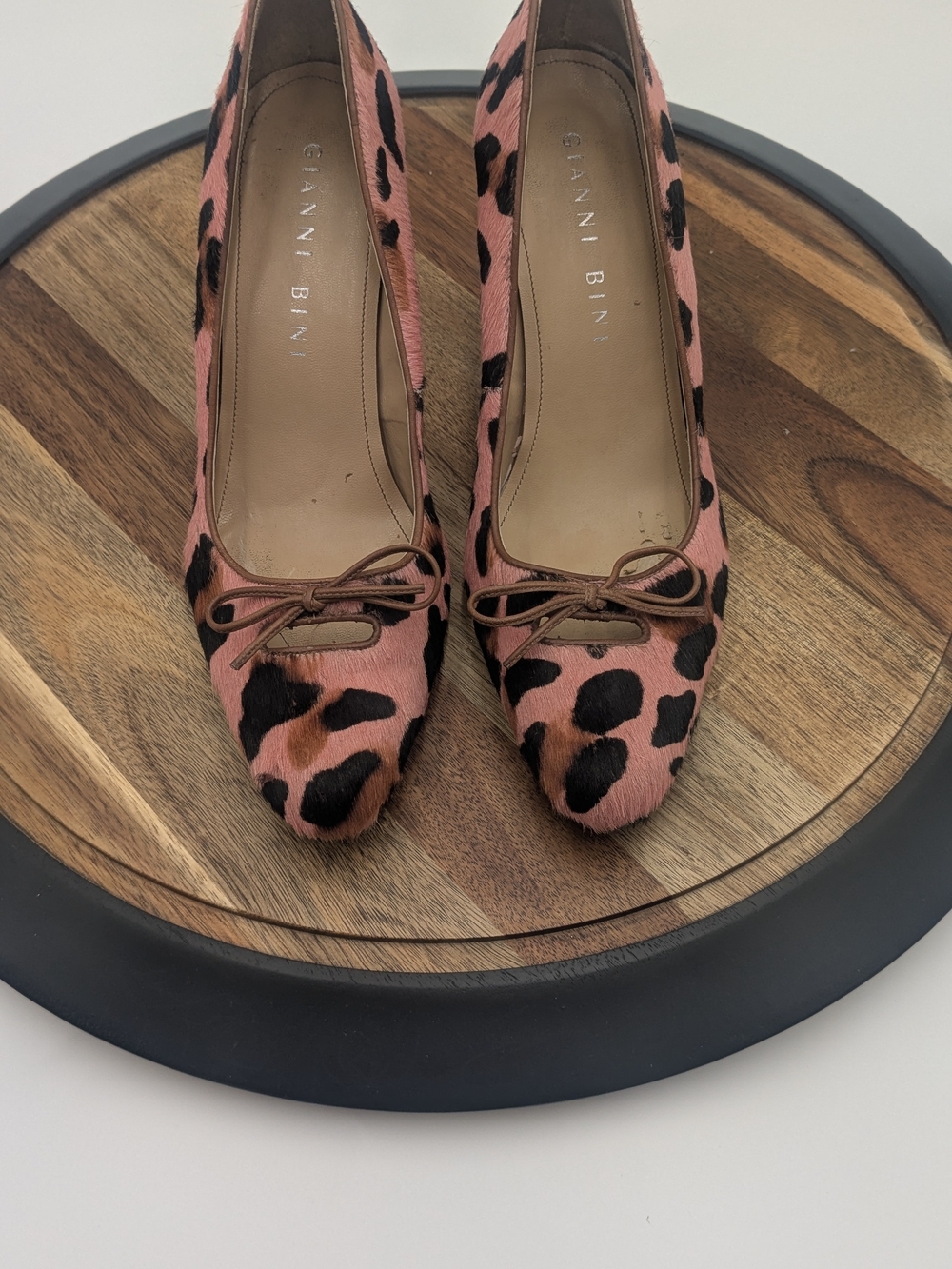 Gianni Bini Pink Leopard Calf Hair Bow Pumps Heels Size 8M - Picture 2 of 12